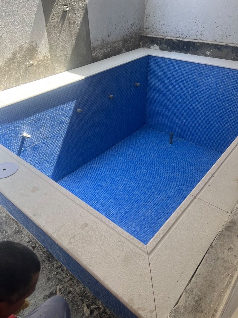 عمل بلاط مسبح في جدة